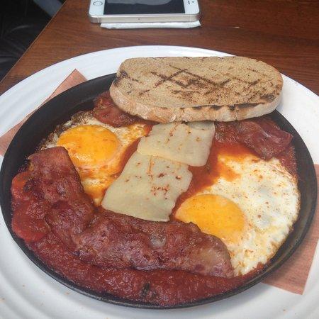 Common People Eatery & Bar